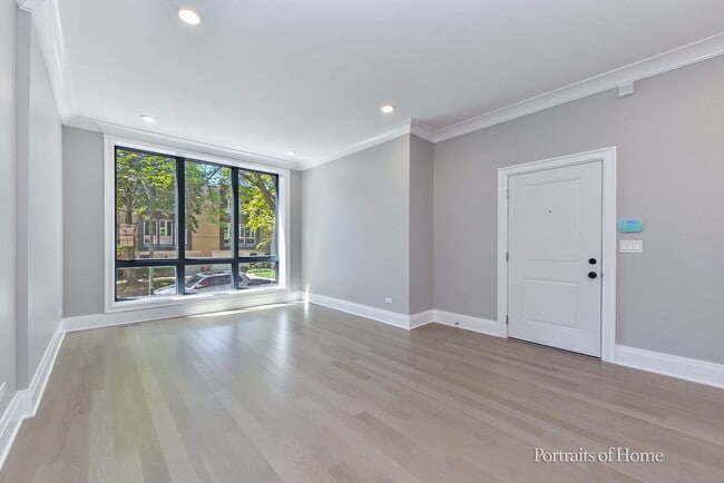 2135 N Lakewood Ave in Chicago, IL - Foto de edificio - Building Photo