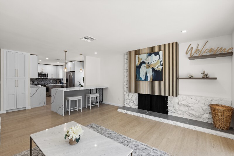 9038 Whitaker Ave in Los Angeles, CA - Building Photo