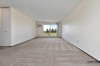 Westwinds in Eau Claire, WI - Building Photo - Building Photo