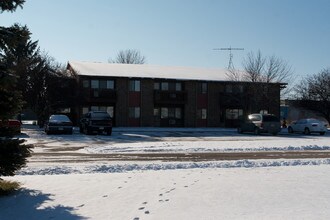 Country Village Apartments in Waupun, WI - Foto de edificio - Building Photo