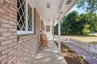 178 S Main St in Pittsford, NY - Foto de edificio - Building Photo