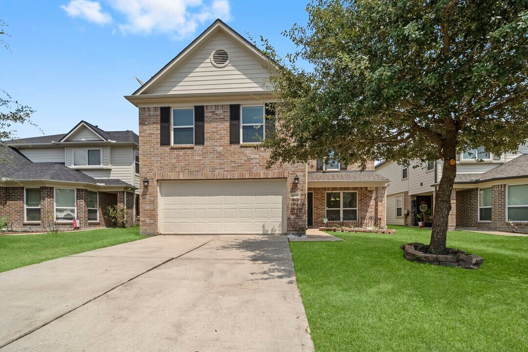 16859 Blackberry Lily Ln in Conroe, TX - Building Photo