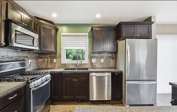 7529 Grover St in Omaha, NE - Building Photo - Building Photo