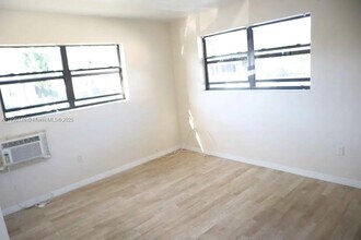 1178 NE 111th St in Miami, FL - Building Photo - Building Photo