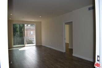 4504 Colbath Ave in Los Angeles, CA - Building Photo - Building Photo