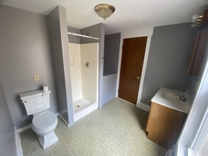184 S Main St-Unit -C in Newport, NH - Building Photo - Building Photo