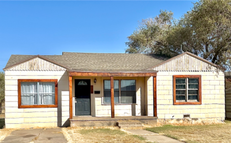 736 W Grover St in Floydada, TX - Building Photo