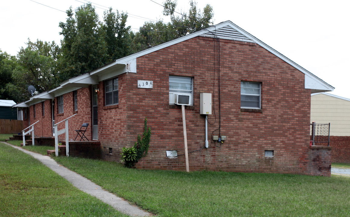 4304 Parker in Greensboro, NC - Building Photo