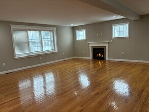 4 Craftsman Ct in South Grafton, MA - Foto de edificio - Building Photo