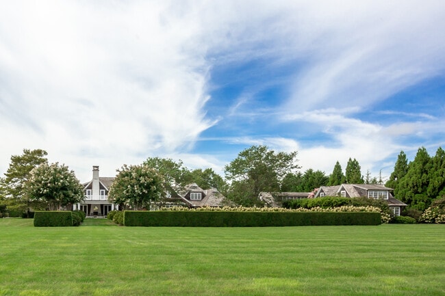 property at 587 Sagaponack Road