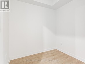 1 Fairview Rd E in Mississauga, ON - Building Photo - Building Photo