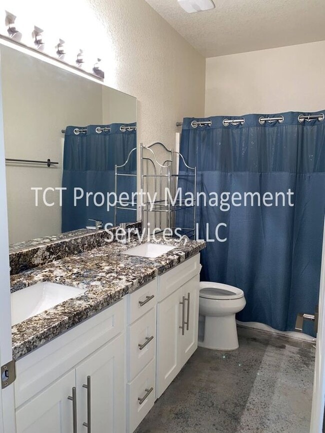 1740 E Oakland St in Chandler, AZ - Foto de edificio - Building Photo