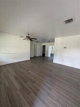 2985 NW 69th Ave in Sunrise, FL - Foto de edificio - Building Photo