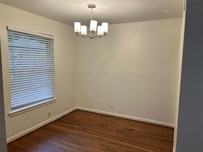 888 Berkinshire Dr in Dallas, TX - Building Photo - Building Photo