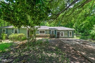 3135 W College St in Shreveport, LA - Foto de edificio - Building Photo