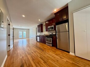 3219 S Lituanica Ave in Chicago, IL - Building Photo - Building Photo