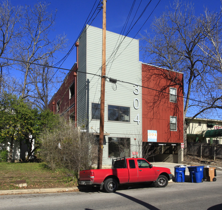 Texan 304 in Austin, TX - Building Photo