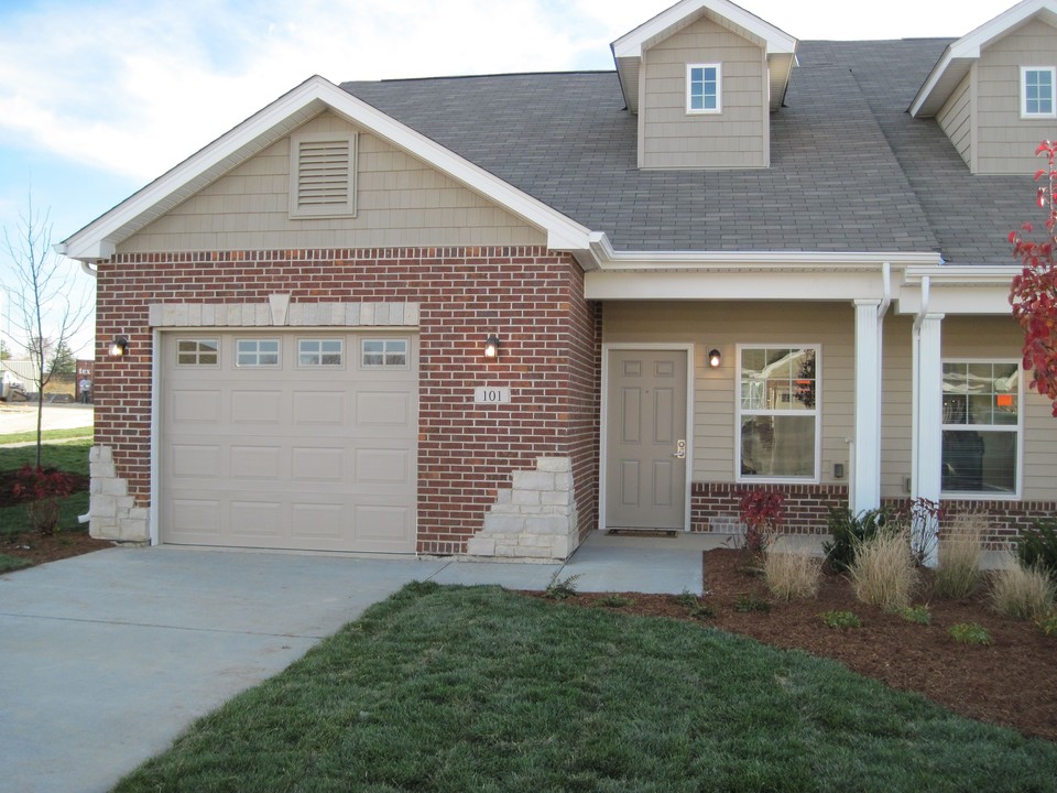 Villas at Peruque Hills in Wentzville, MO - Building Photo