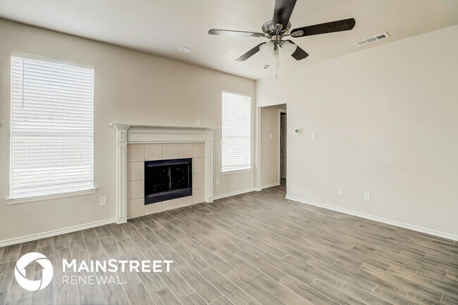 715 S Parks Dr in Desoto, TX - Foto de edificio - Building Photo