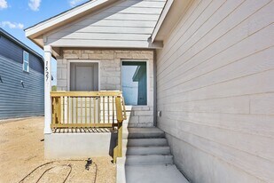 1527 Neria Lp in San Antonio, TX - Building Photo