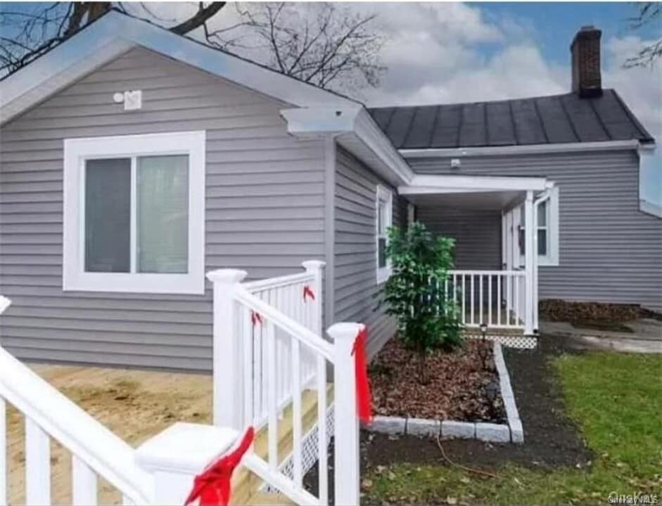 15 Quaker Hill Rd in Pleasant Valley, NY - Building Photo
