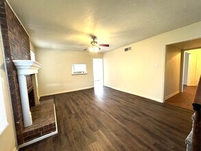 215 Santa Monica St in Portland, TX - Building Photo - Building Photo