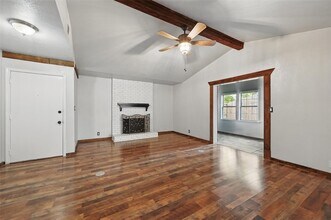 2306 Lavon Creek Ln in Arlington, TX - Foto de edificio - Building Photo