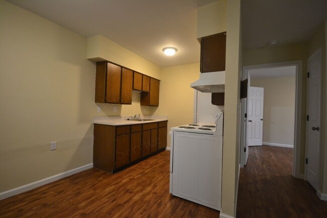 306 Kansas Ave in Longton, KS - Building Photo - Building Photo