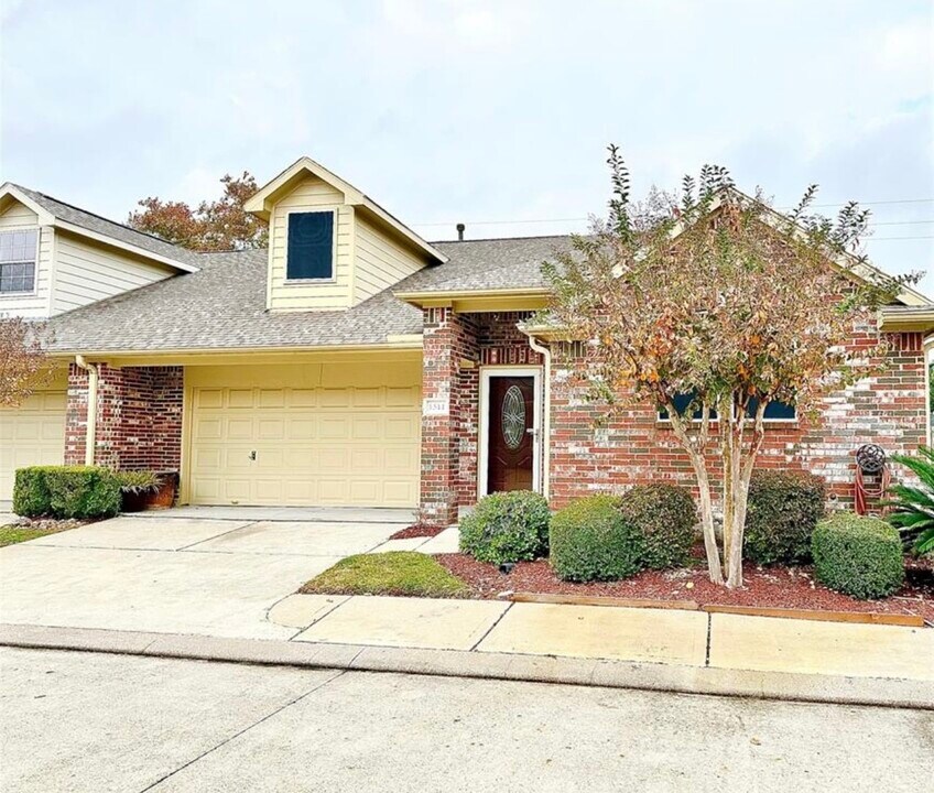 1511 Village Townhome Dr in Pasadena, TX - Building Photo