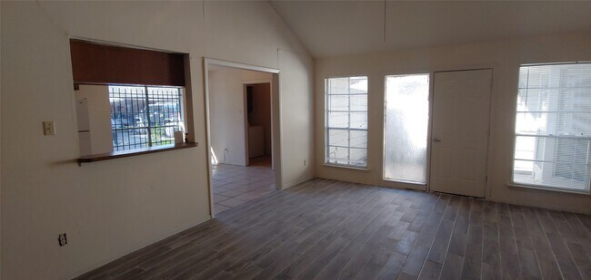 10822 Lynbrook Dr in Houston, TX - Building Photo - Building Photo