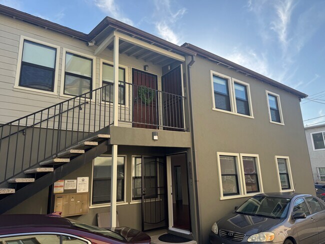 10728 Rose Ave in Los Angeles, CA - Foto de edificio - Building Photo