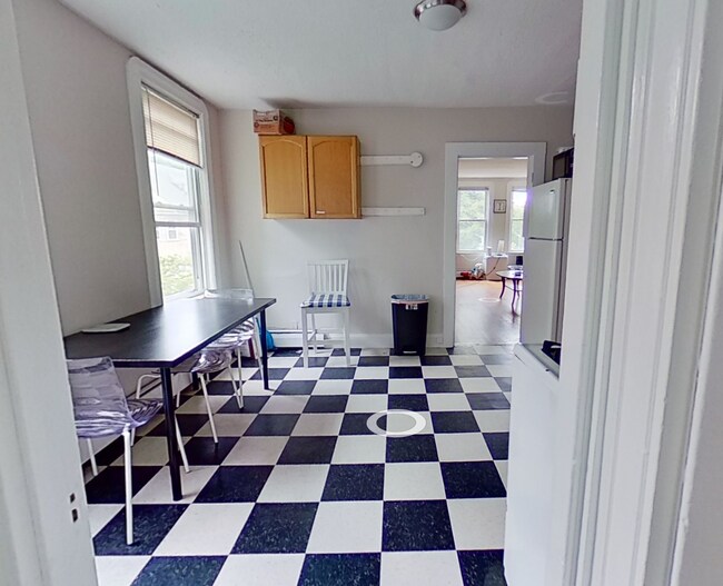 32 Gordon St, Unit 3 in Boston, MA - Foto de edificio - Building Photo