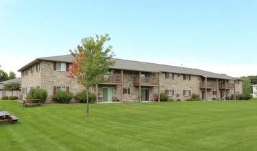 Schindler in Menasha, WI - Foto de edificio - Building Photo