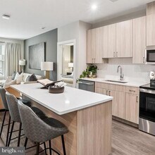 4851 Ellin Rd, Unit 203 in Hyattsville, MD - Foto de edificio - Building Photo