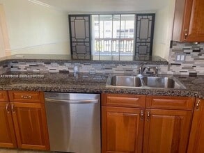 901 NE 14th Ave in Hallandale Beach, FL - Building Photo - Building Photo