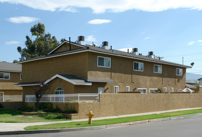 586 Penrose Dr in Corona, CA - Building Photo - Building Photo