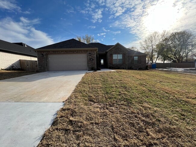 6051 W Mecklin St in Fayetteville, AR - Building Photo - Building Photo