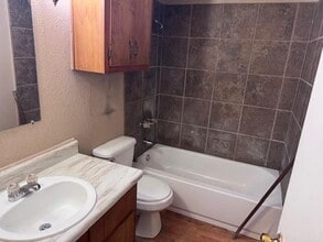 1017 12th St SE in Paris, TX - Building Photo - Building Photo