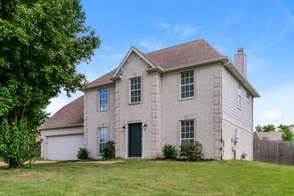 5554 Lakefront Dr in Horn Lake, MS - Building Photo - Building Photo