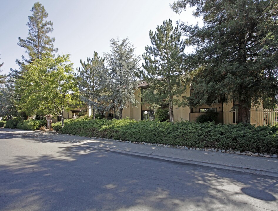 Oak Garden Apartments in Sacramento, CA - Building Photo