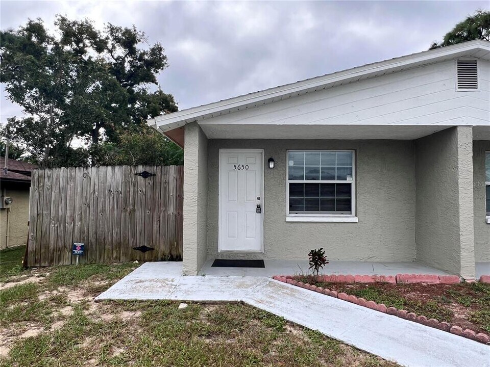 5650 Golden Nugget Dr in Holiday, FL - Building Photo