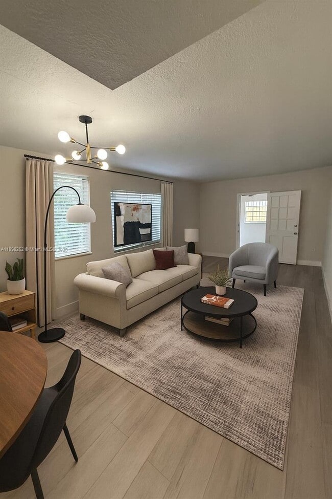 2350 W 53rd Terrace in Hialeah, FL - Building Photo - Building Photo
