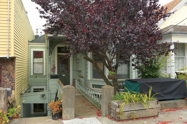 137-137A Joost Ave in San Francisco, CA - Building Photo - Building Photo