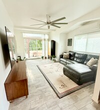 2453 Aapi Pl in Pearl City, HI - Foto de edificio - Building Photo