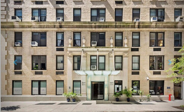 234 W 73rd St in New York, NY - Building Photo - Building Photo