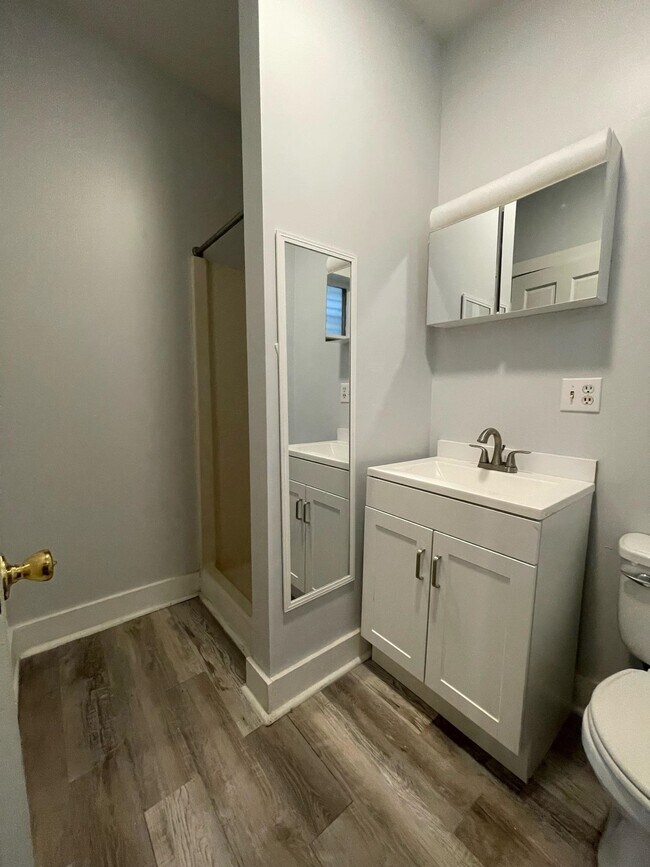 408 Central St in Franklin, NH - Foto de edificio - Building Photo