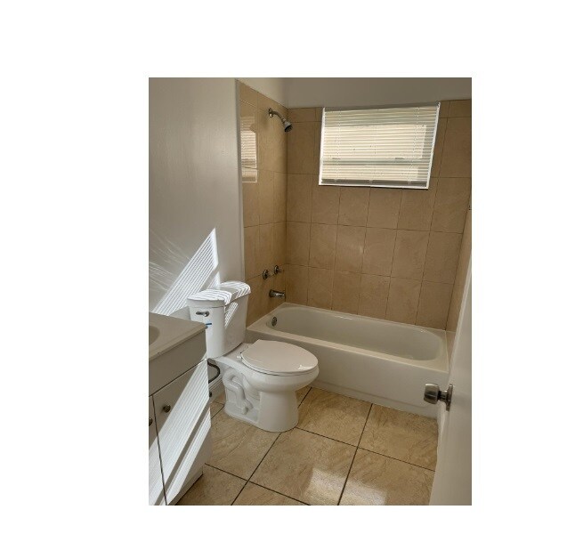 3254 NW 13th St in Fort Lauderdale, FL - Building Photo - Building Photo