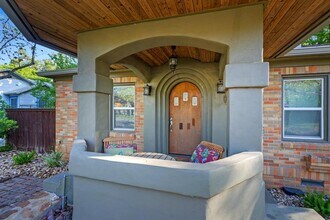 1204 Ruth Ave in Austin, TX - Foto de edificio - Building Photo