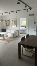240 Collins Ave in Miami Beach, FL - Building Photo - Building Photo