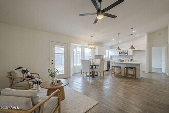 3203 E Dover St in Mesa, AZ - Foto de edificio - Building Photo